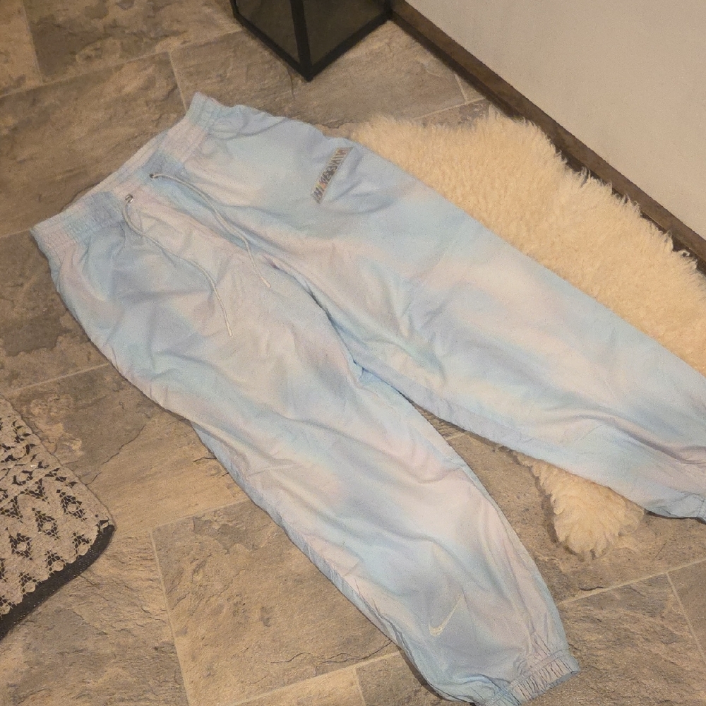 Nike Iridescent Mesh-Lined Pants Size Small
